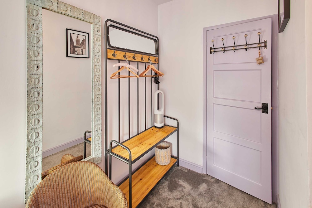 Host Stay Lilac Cottage