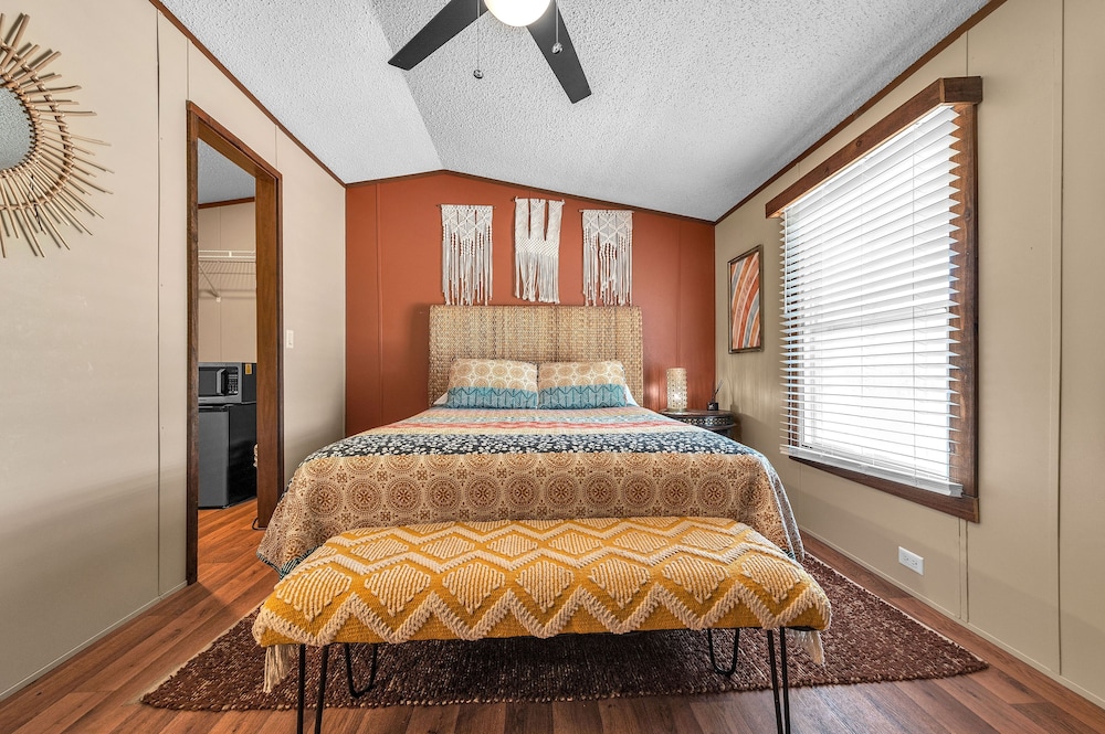 Bohemian Rhapsody - 1 Bedroom Hotel Room by The Lodges at Fossil Creek view 5