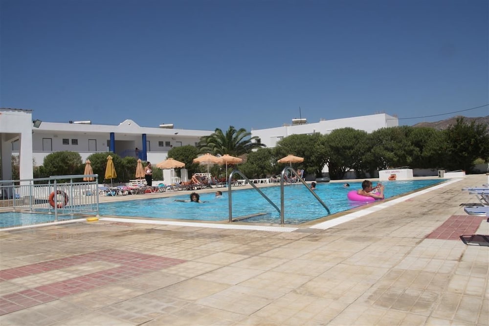 Nikos 2 Studios & Apartments