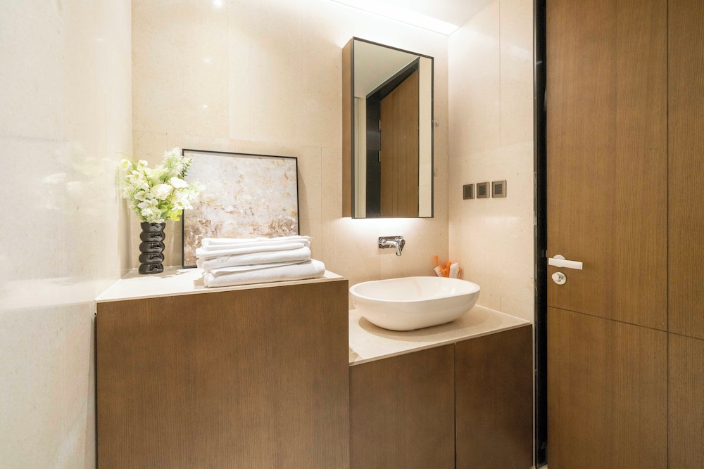Zhome-Three Bedroom Luxury Suite2
