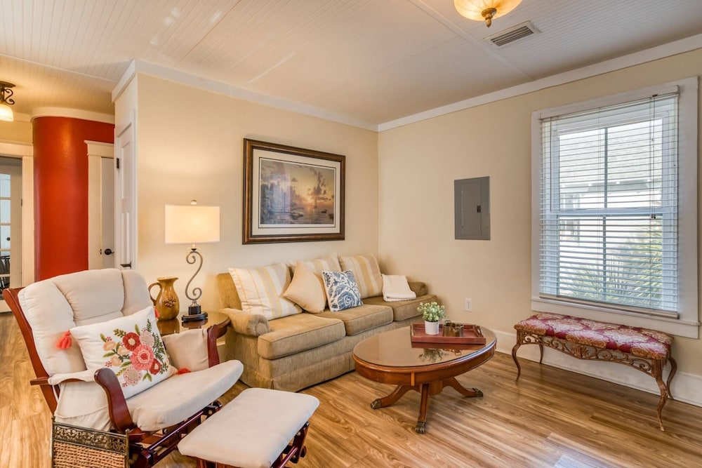 Orange Street Apartment view 5