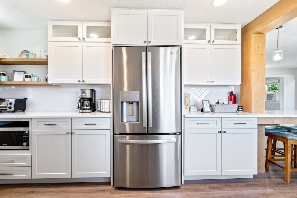 Beachwood Getaway Sleeps 10!
