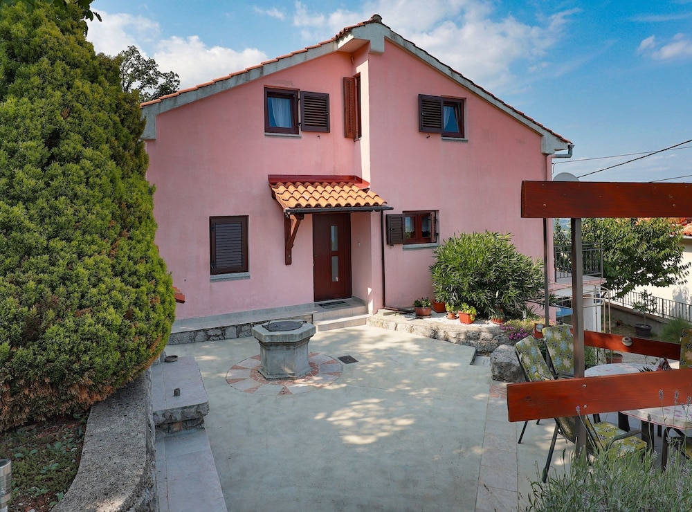 Sunny Holiday Home With Terrace
