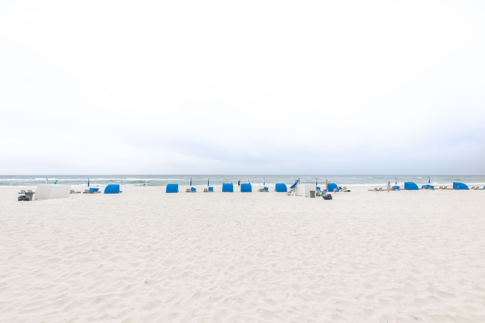 Tradewinds Condos by Hosteeva