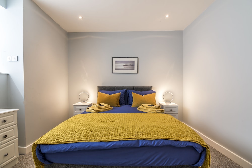 Tipyn O Haul - 1 Bed Apartment - Tenby view 5