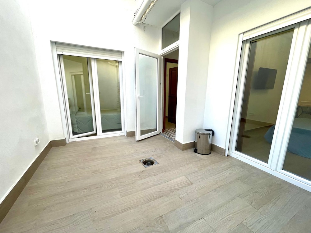 Los Angeles With 3 Bedrooms and 3 Bathrooms