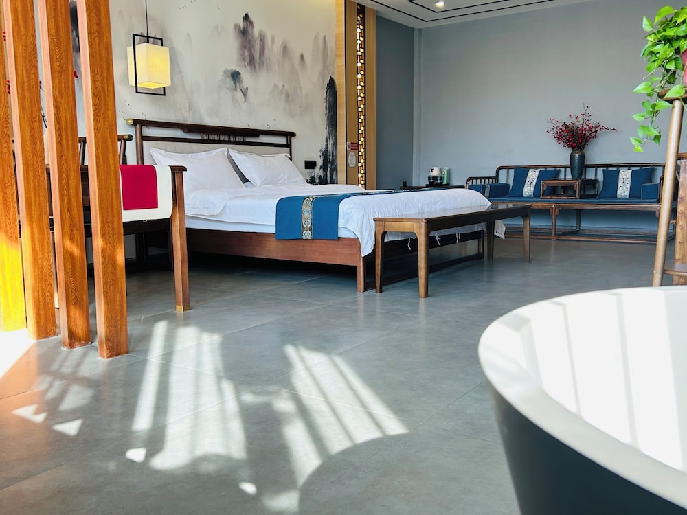 Qichi Waterfront B&B Hotel