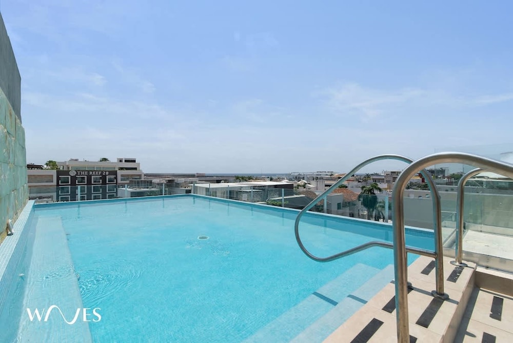 1 Br w 5th Avenue View Steps From the Beach