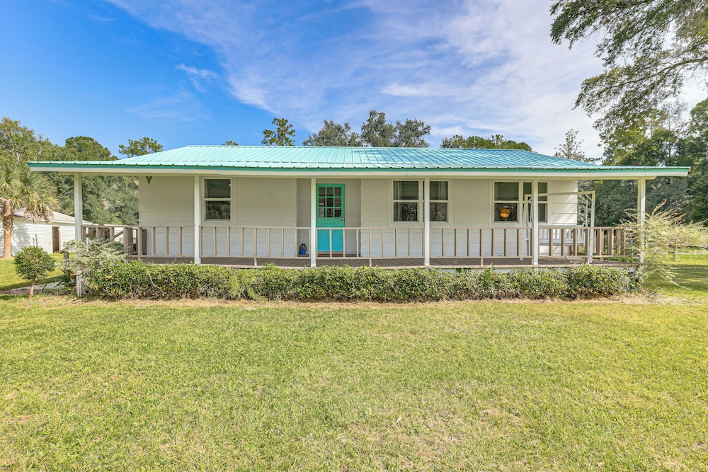 16 Mi to Wec: Horse-friendly Home on 5 Acres!