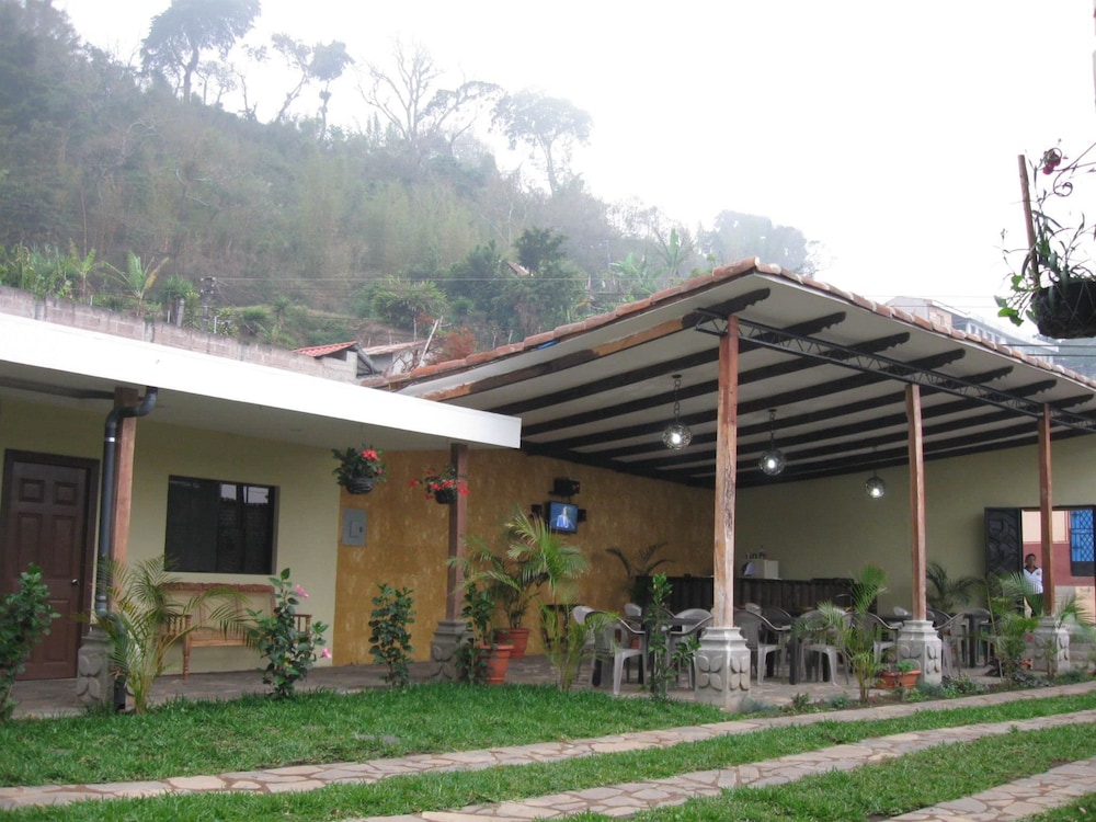 Hotel Raices