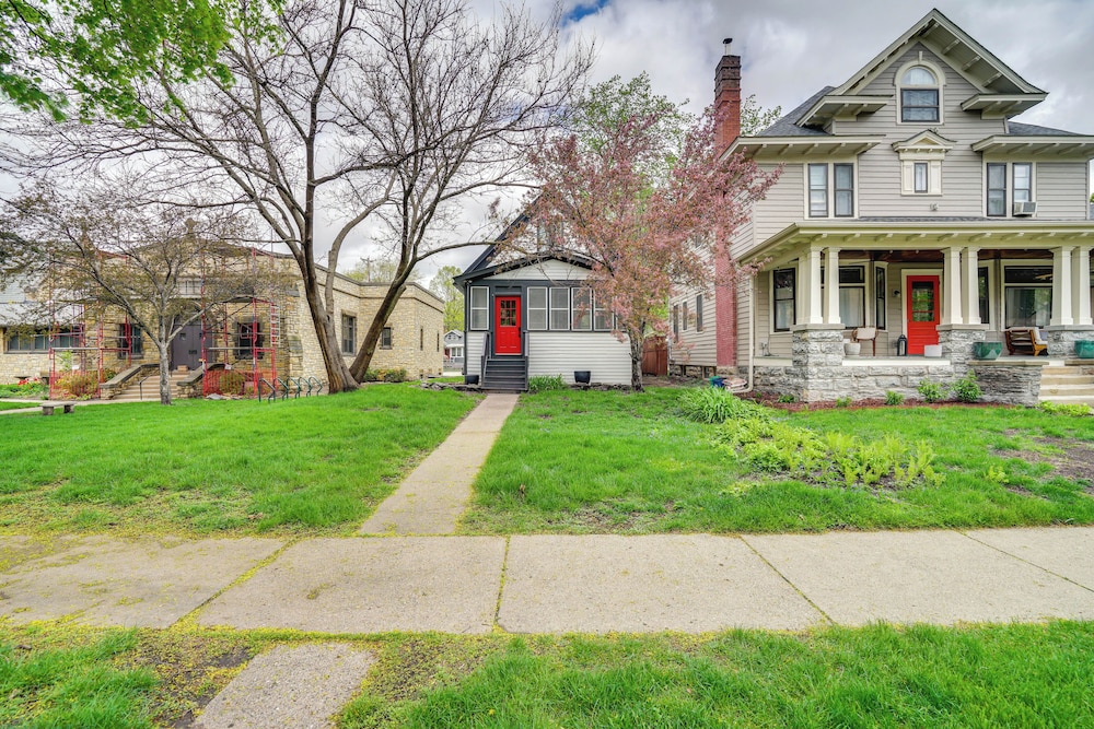 Saint Paul Vacation Rental Near Shopping & Dining!