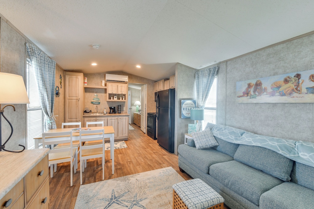 2 Mi to Anna Maria Island: Newly Built Home!