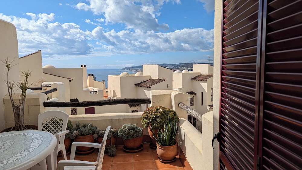 Casares Costa, Vista Bahia,2 Bedroom Bathroom