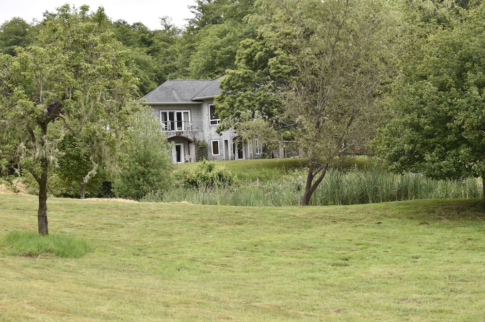 Lucky Mud Inn and Disc Golf Resort