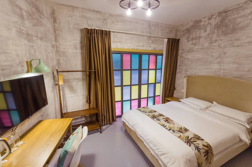 J Trip Youth Hostel