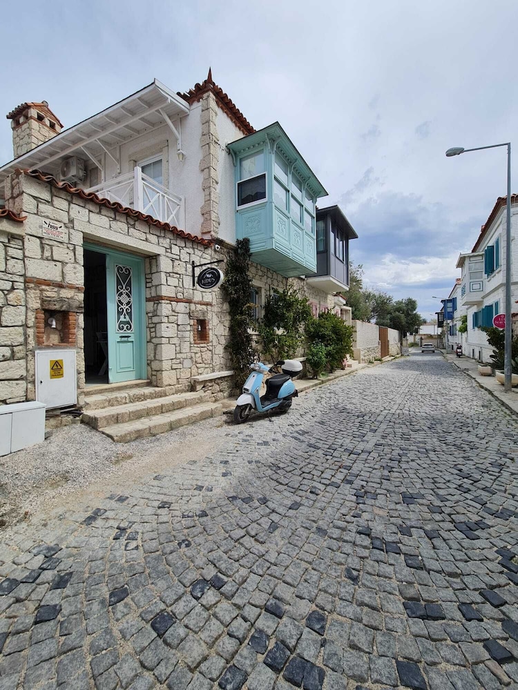 Hotel Nidus Alaçatı - Image 1