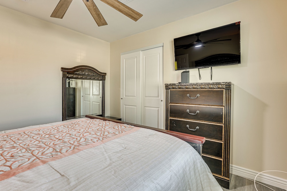 3 Mi to Desert Diamond Arena: Peoria Home w/ Yard!