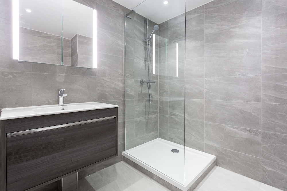 The Carlyle - Elegant Serviced Apartments