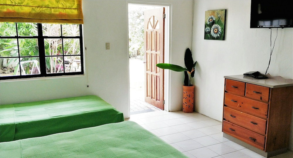 Bananaquit Apartments
