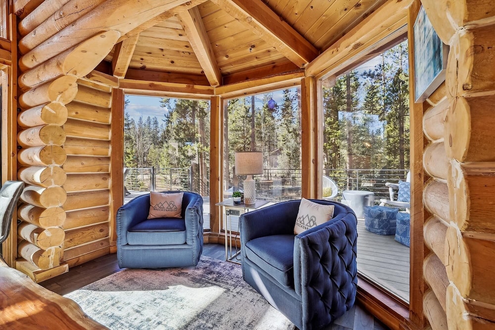American Way Chalet 5 Bedroom Home