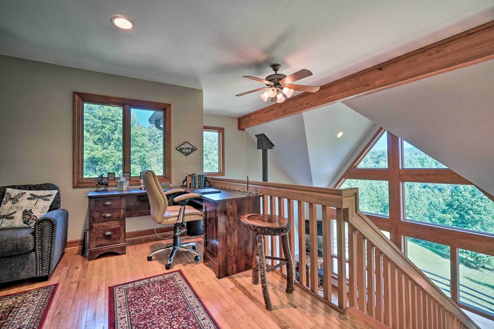 Hilltop Home w/ Panoramic Forest & Mountain Views!
