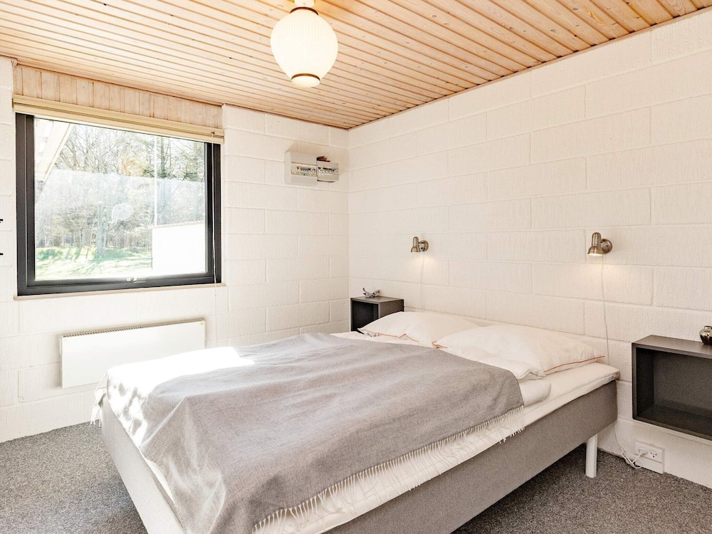 6 Person Holiday Home in Veslos view 4