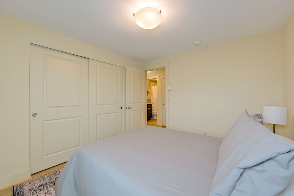 Cozy 2BR Condo with Parking in the Heart of Fremont! 2 Bedroom Condo by RedAwning view 2