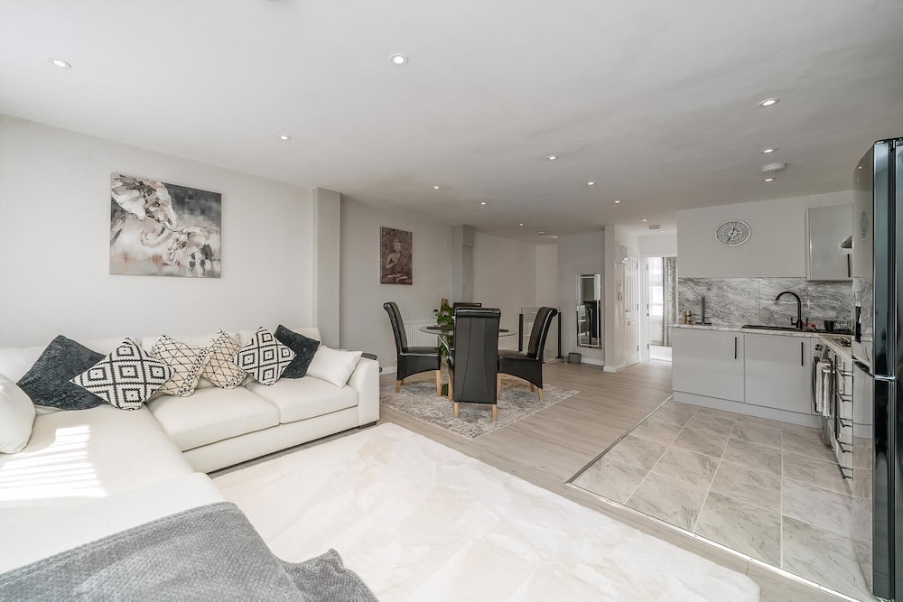 Modern South Wimbledon Stay