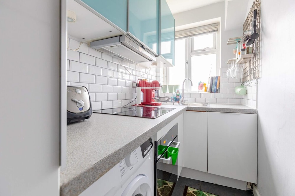 Well-connected 2BD Flat Near Clapham Brixton Hill