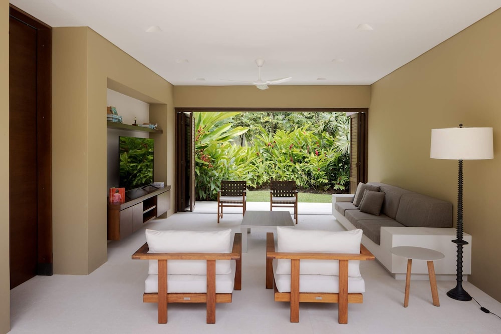 w Amazing 4BR Villa at Mesa de Yeguas