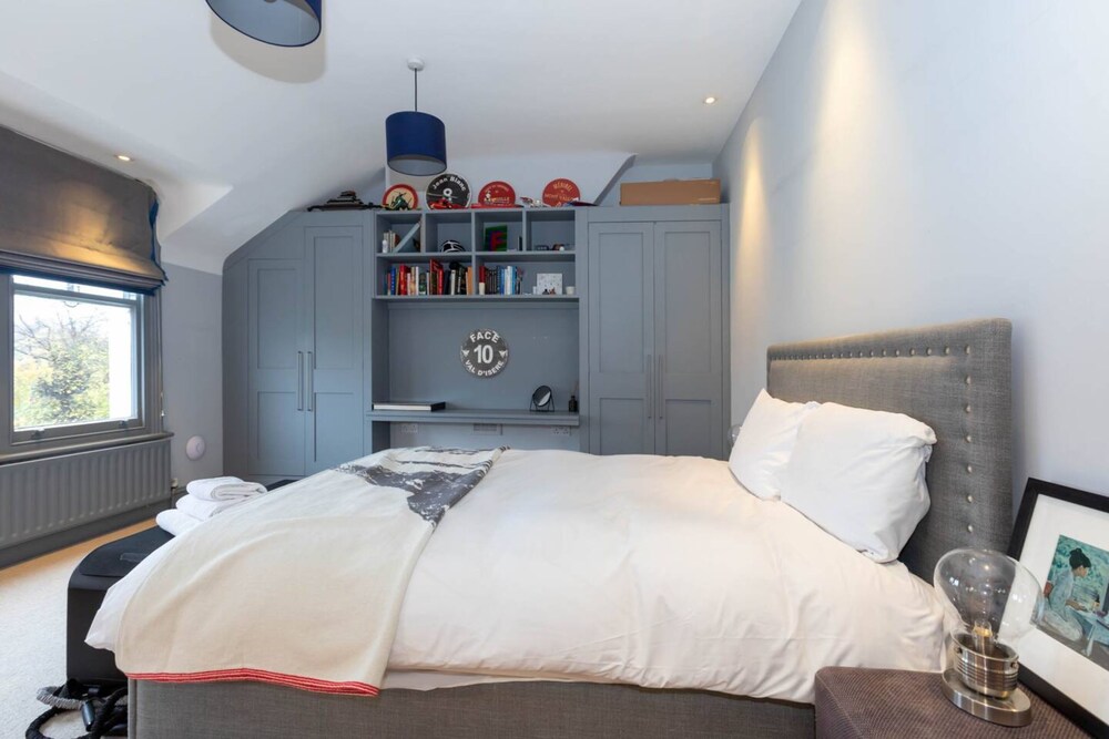 Gorgeous 4 Bedroom Family Home Next to Clapham Common
