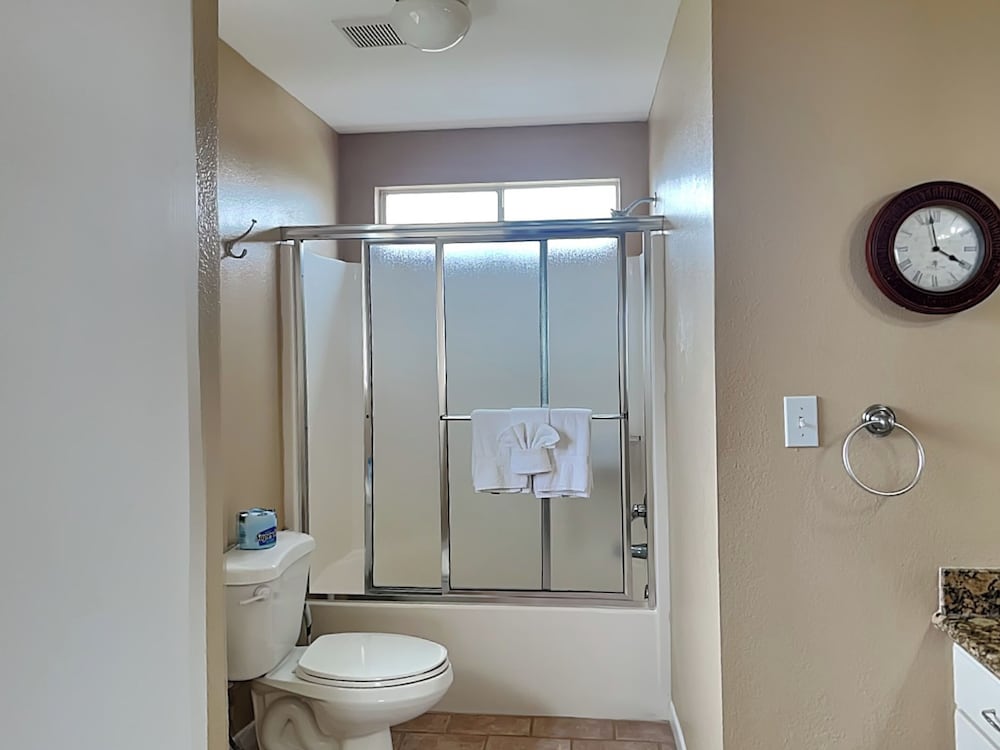Whispering Sands Beachfront by Ryson Vacation Rentals