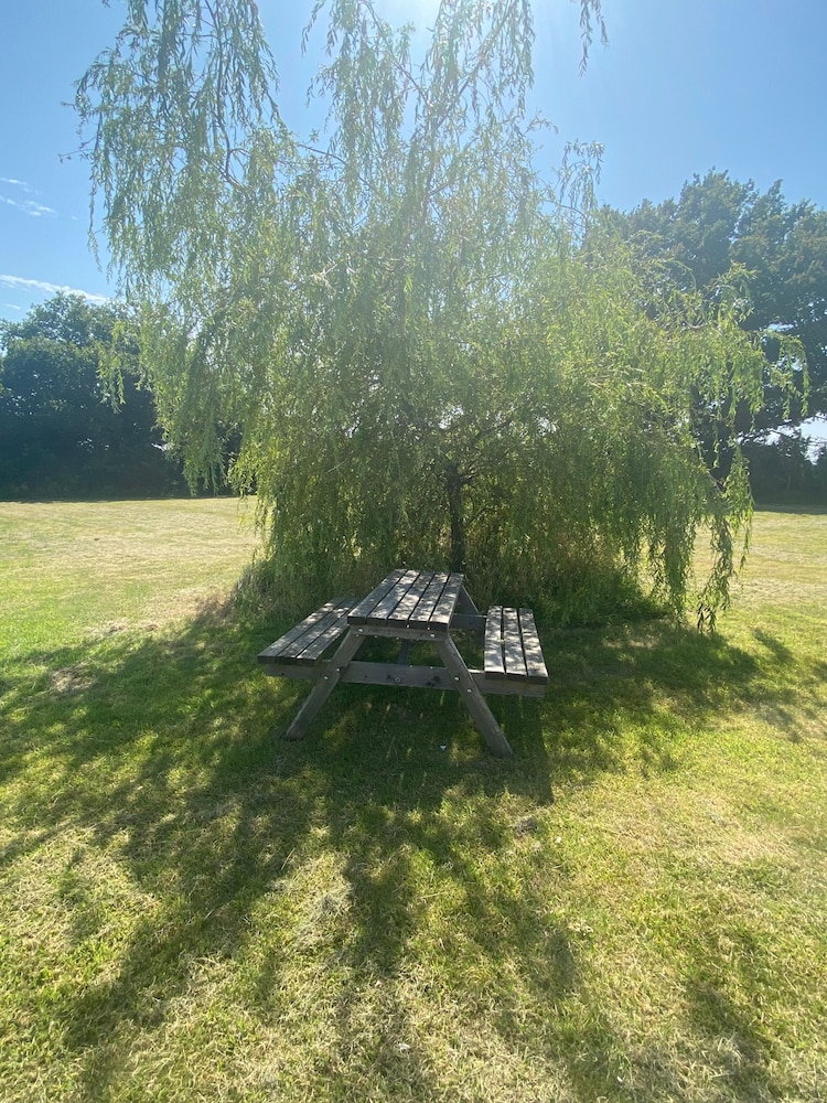 Bury - Lodge - Sleeps 2 - Parking