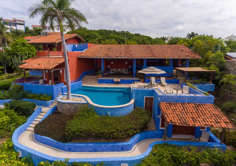 Lujosa Casa de 4 Recámaras con Alberca