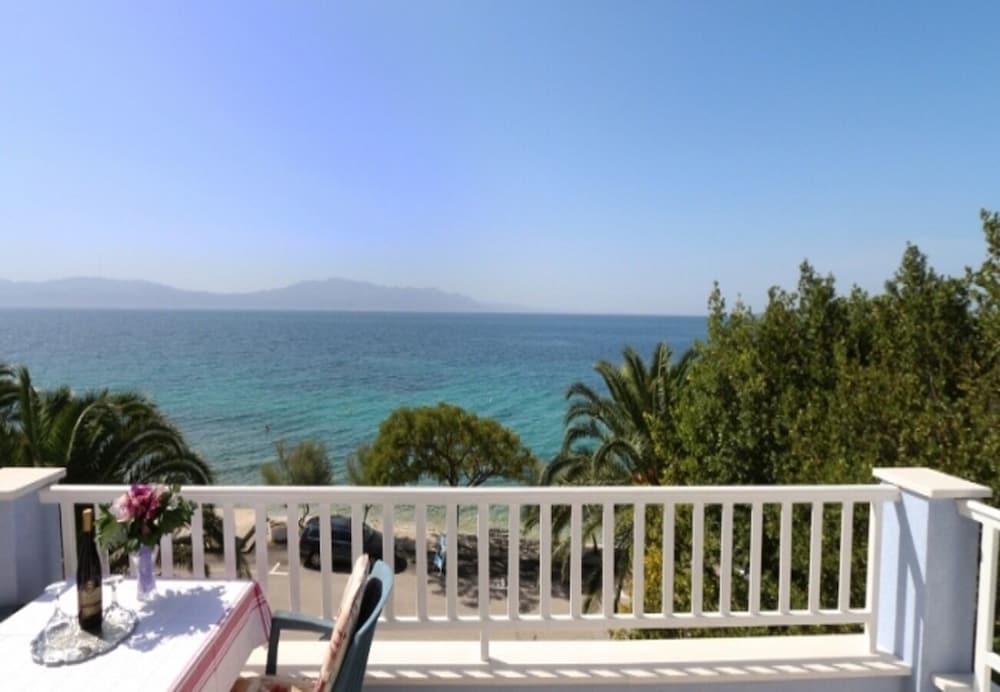 Tomo - 10 m From Beach - A1 view 2
