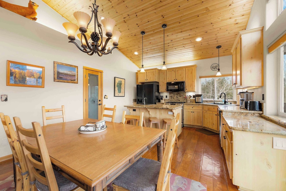 Lookout Point Retreat for 6