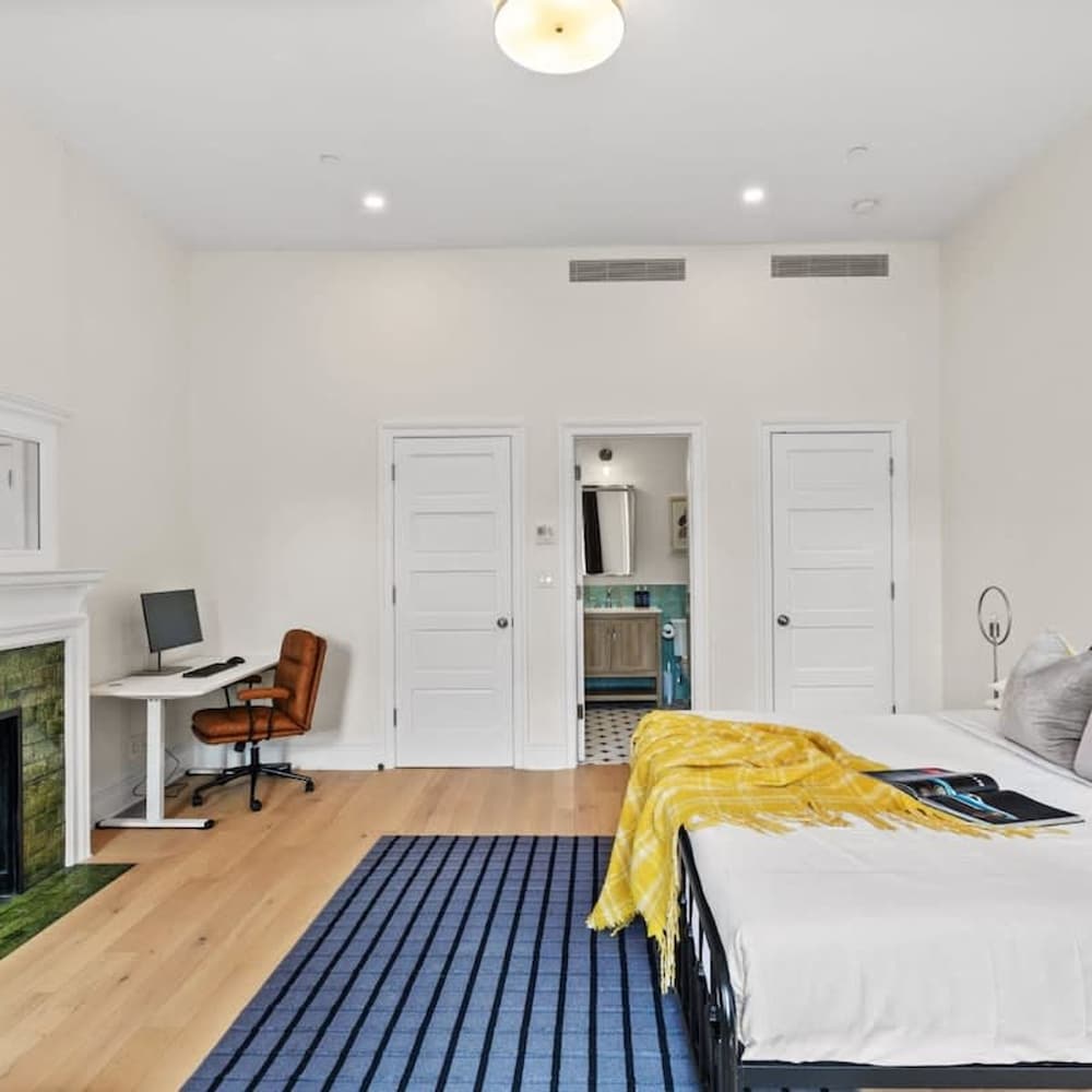 Riverside by Rove Travel 7BR Modern Townhouse