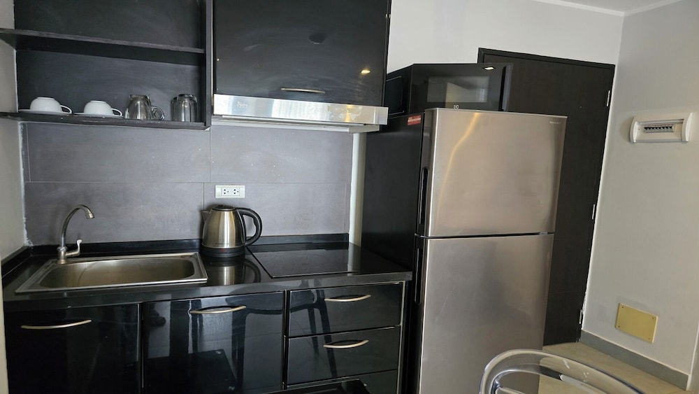Bright & Breezy -1BR T1 211