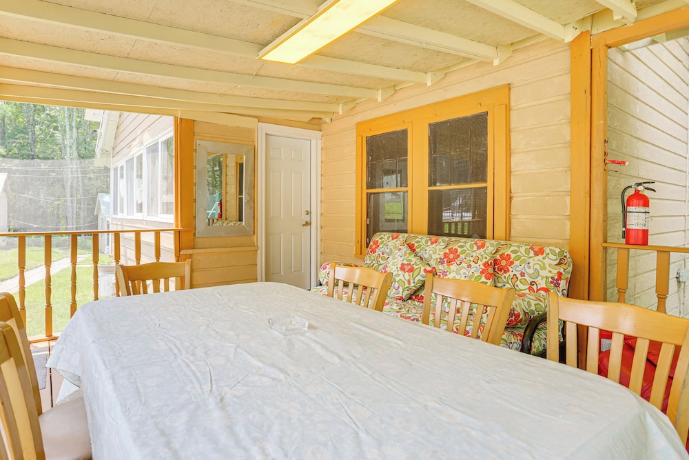 Communal Pool & Playground: Mongaup Valley Cabin!