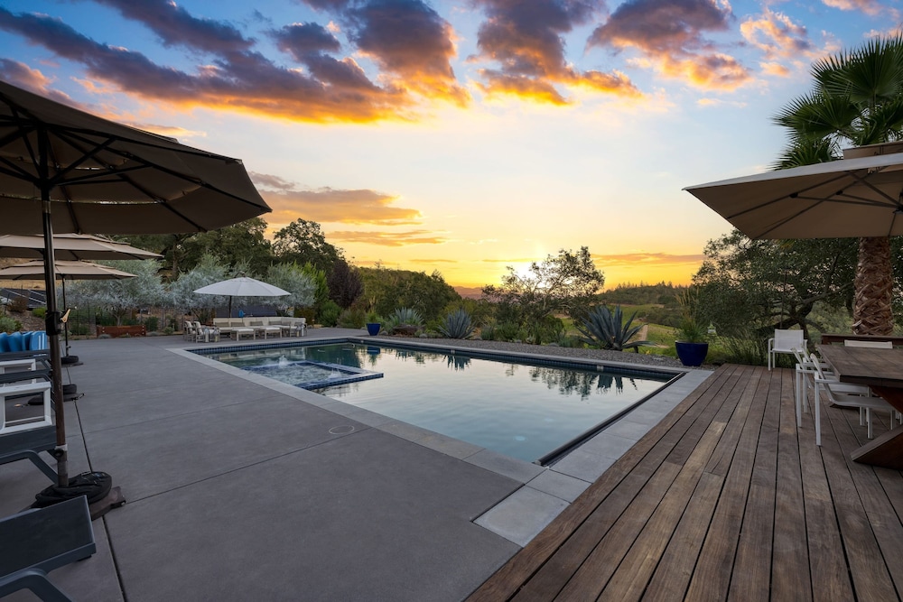 Kenwood Vista by Avantstay 7acres w Pool Fire Pit Vineyard Views