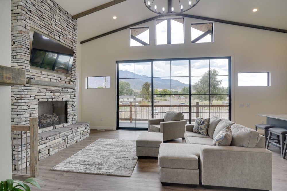 Richfield Vacations - Chic Utah Getaway w/ Fireplace, Sauna  2 Decks! - Property Image 1
