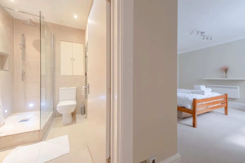 Lovely 1 Bedroom With Patio - 10 Mins From Hyde Park