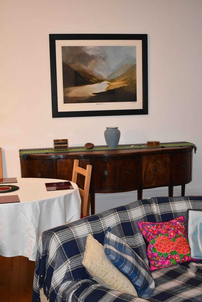 Traditional Apartment oer the Meadows
