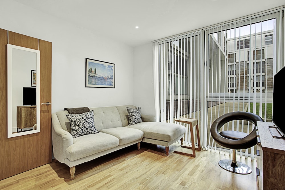 Urban Retreat: Stylish 1-bed Bliss