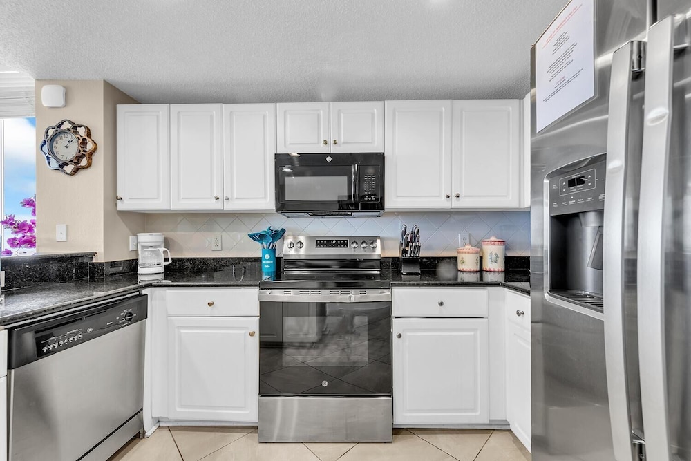 Majestic Beach Towers 2-801