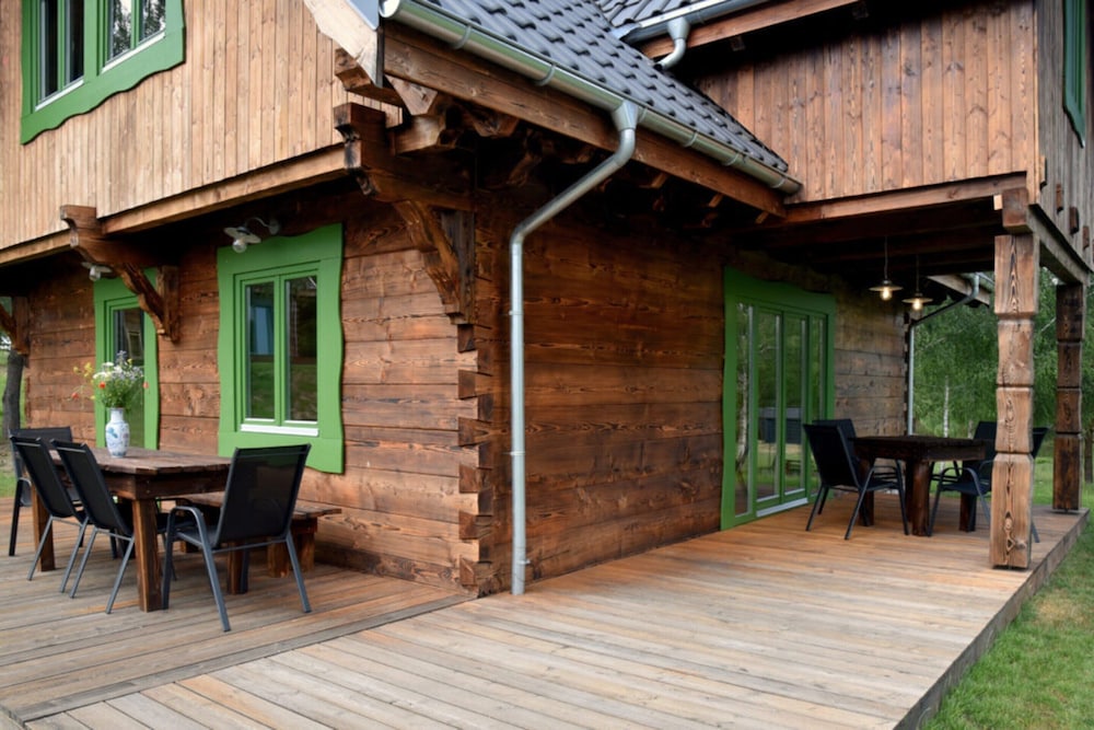 Comfortable Holiday Homes Right on the Lake