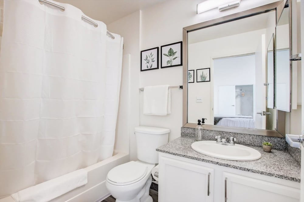 Cozysuites - 2BR w Balcony and Skybridge Access 1 view 4