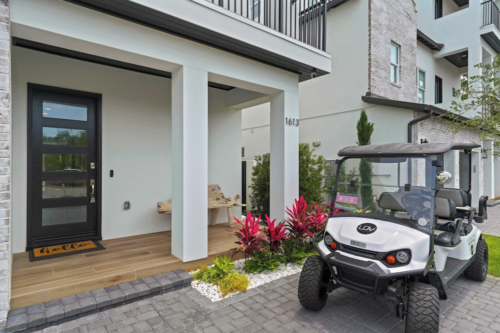 Sleeps 39 2 Luxe Homes w/ Free Golf Cart, Private Pool+spa 3 Blocks to Beach