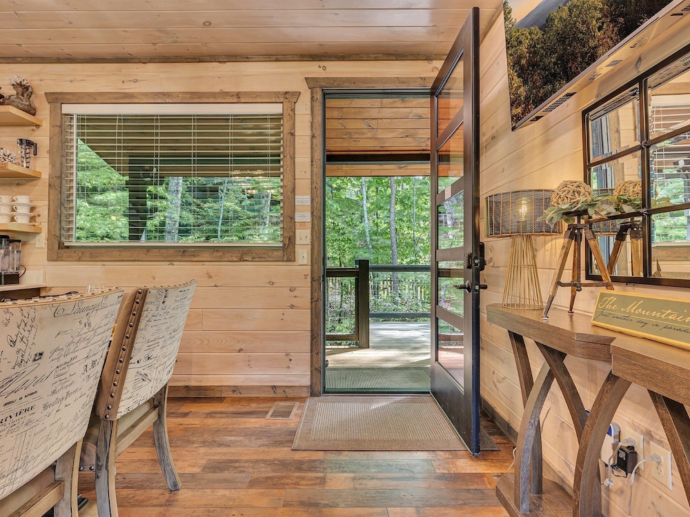 Ebenezer 4 Bedroom Cabin