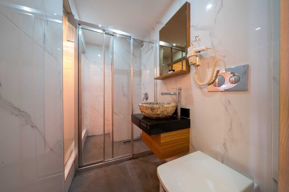 Holiday Business Otel - Image 32